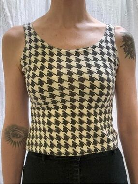 Black and White Houndstooth Fitted Knit Tee Vintage 90s/Y2K Le chateau